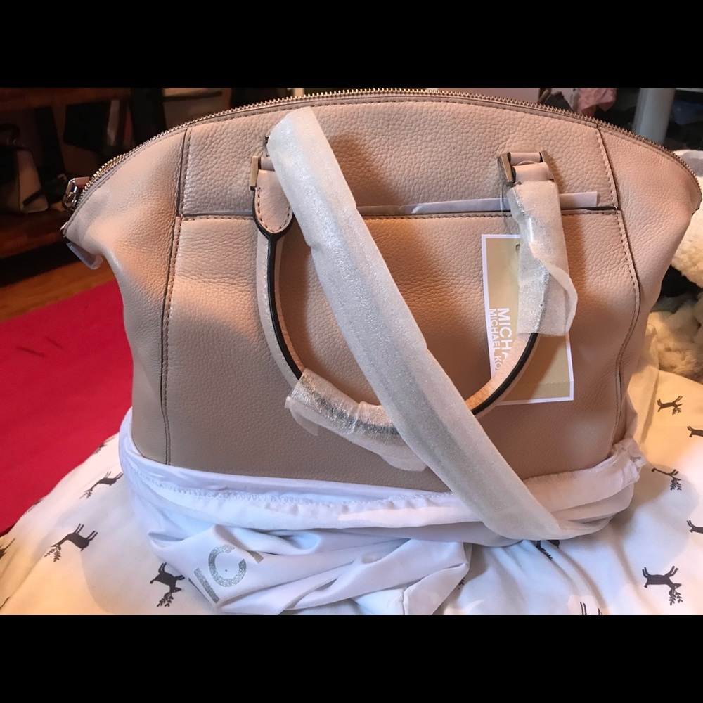 Michael Kor Riley Tote - Picture 4 of 6